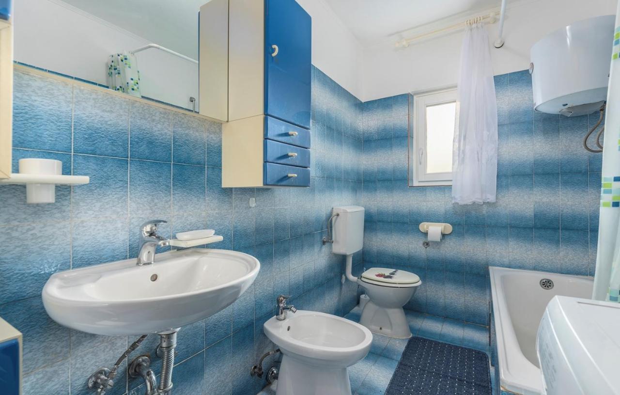 Ferienhaus Zora With Whirlpool Sveti Lovrec Pazenaticki Exterior photo