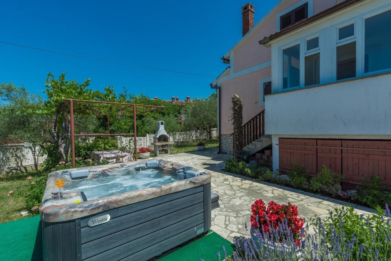Ferienhaus Zora With Whirlpool Sveti Lovrec Pazenaticki Exterior photo